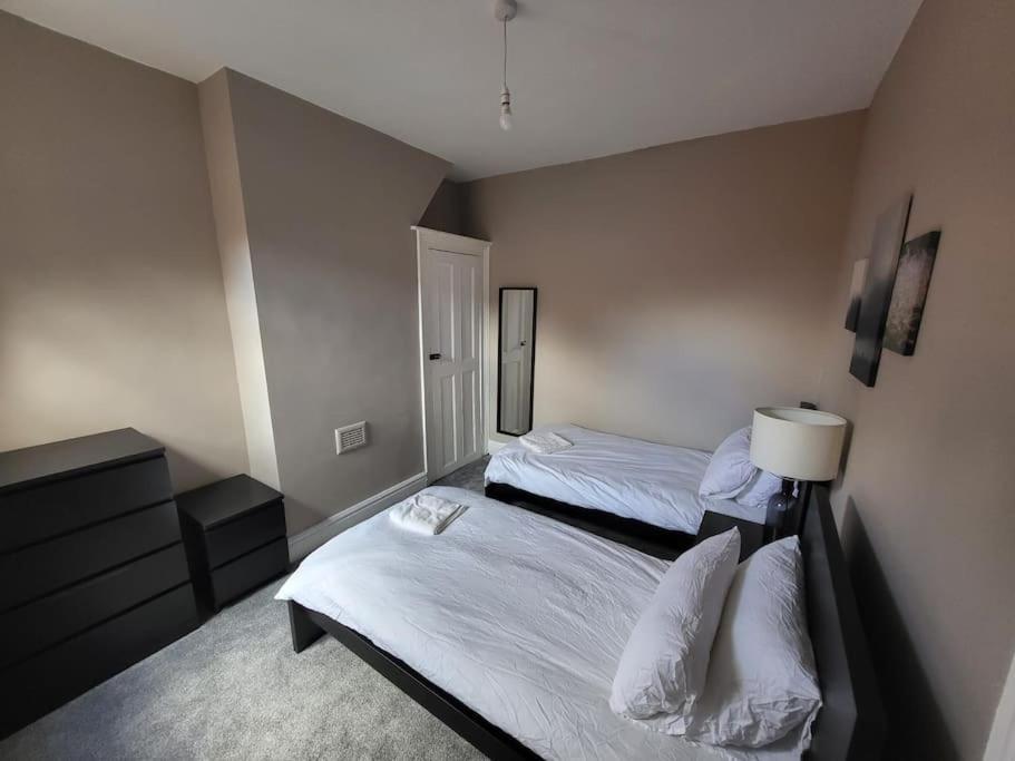 4 Bedroom House, 8 Min To City! Manchester Dış mekan fotoğraf